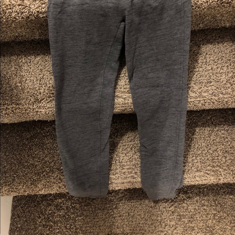 Lululemon gray size 4 jogger with pockets